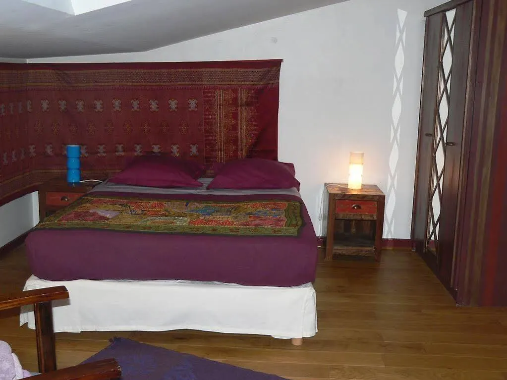 Chambres D'Hotes Le Petit Siam : Le Calme En Centre Ville Clermont-Ferrand Bed & Breakfast